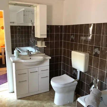 Apartment Ferienwohnung Am Dorfbrunnen Schindhard